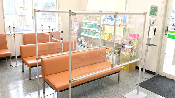 薬局タカサ　第２畑沢店の待合スペース