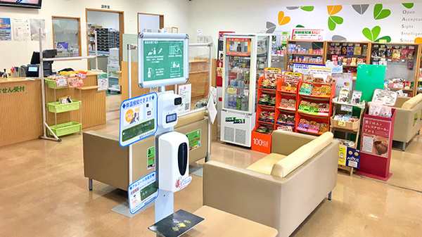 薬局タカサ　奈良輪店の待合スペース