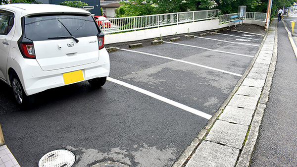 ファルコ薬局 あい南郷店の駐車場