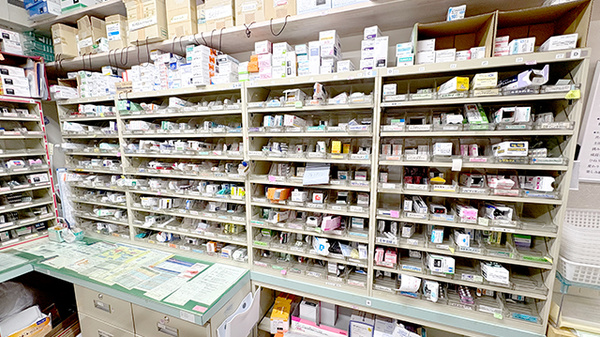 ファルコ薬局 福島店の薬棚