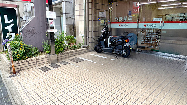 ファルコ薬局　寝屋川市駅前店の駐輪場