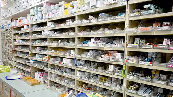 ファルコ薬局　七条店の薬棚