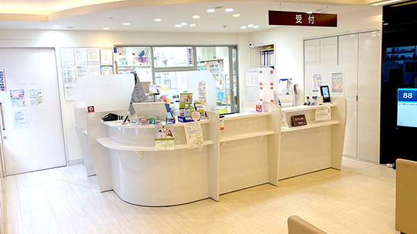 ファルコ薬局 四条烏丸店の受付/カウンター
