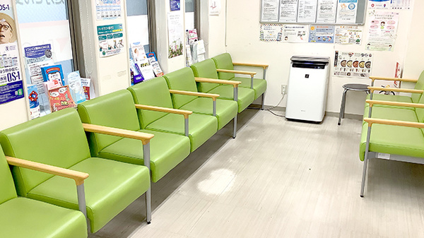 ファルコ薬局 松尾橋店の待合スペース