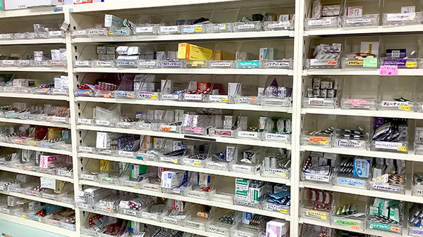 ファルコ薬局 松尾橋店の薬棚