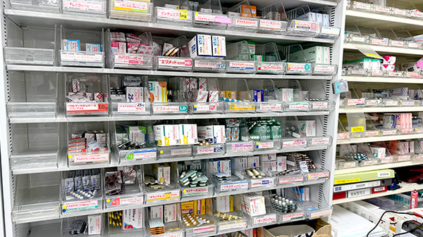 ファルコ薬局　一文橋店の薬棚