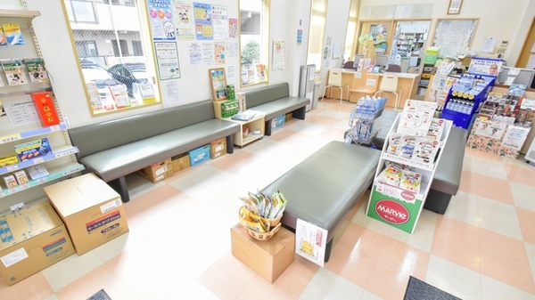 トーカイ薬局　名東店の待合スペース