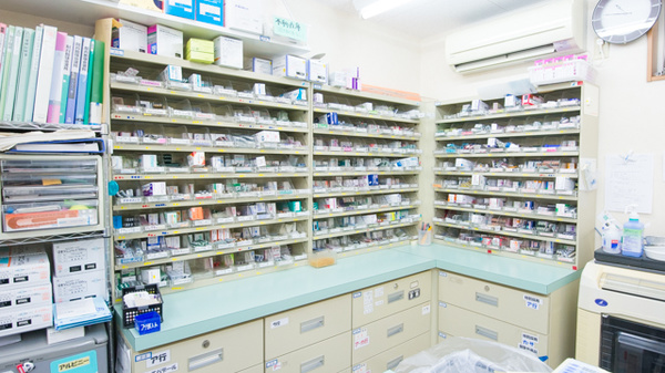 トーカイ薬局　古田店の薬棚