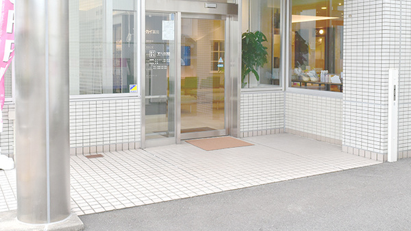 トーカイ薬局　ウェルネス小牧店の入口