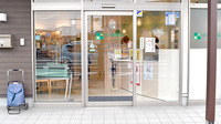 小林薬局佐古木支店の入口