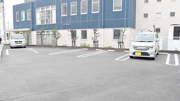小林薬局佐古木支店の駐車場