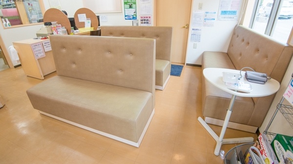 トーカイ薬局　守山店の待合スペース