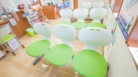 トーカイ薬局　半田店の待合スペース