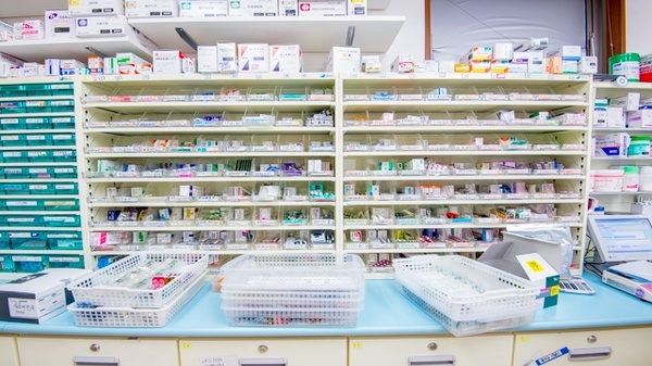 トーカイ薬局　半田店の薬棚