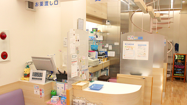 日生薬局　新若松町店の受付/カウンター