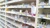 日生薬局　新若松町店の薬棚