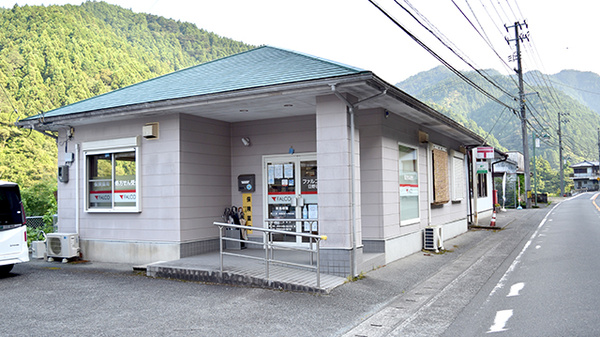 ファルコ薬局　日野谷店の外観