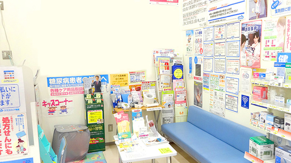ウエルシア薬局　熊谷佐谷田店の待合スペース