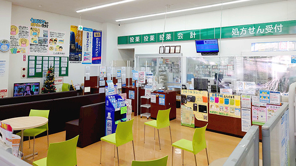 ウエルシア薬局　前橋上新田店の待合スペース