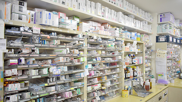 株式会社第一薬局日方の薬棚