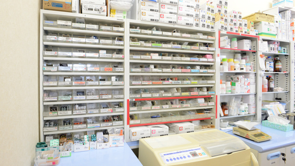 リープ薬局　渋川店の薬棚