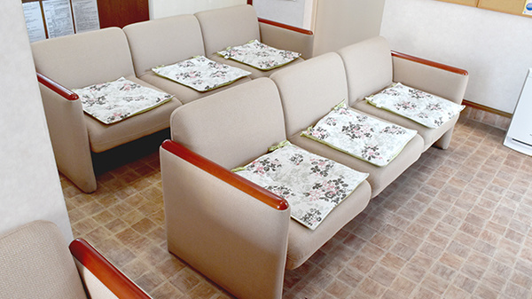 美しま薬局　政庁前店の待合スペース