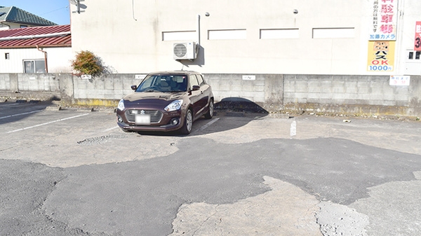 佐野薬局の駐車場