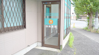 ひまわり調剤薬局の入口