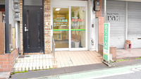 フィル薬局の入口