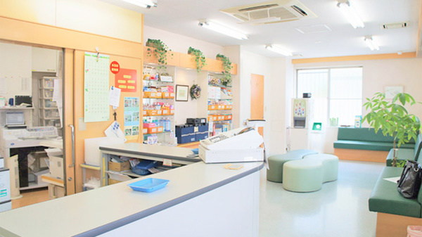 あんず調剤薬局　高幡店の受付/カウンター
