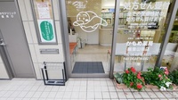 かもめ薬局　阪急山田店の入口
