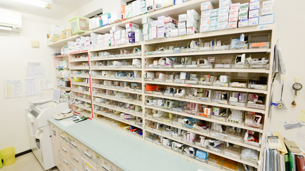 ひさぎ調剤薬局の薬棚
