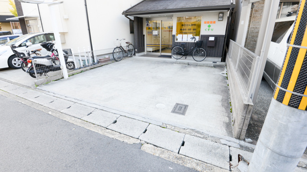 ひさぎ調剤薬局の駐車場
