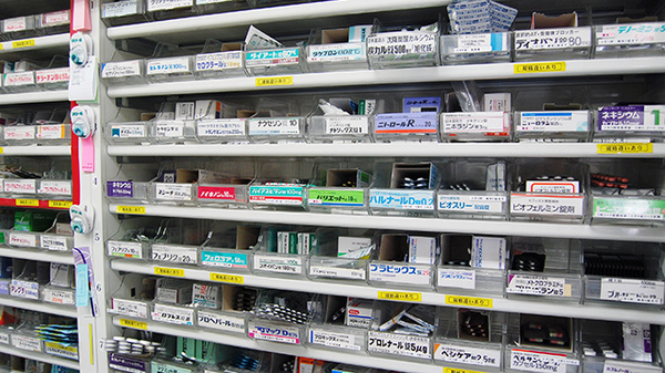 鵤調剤薬局の薬棚