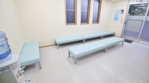 ユーレカ調剤薬局の待合スペース