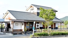 マリーンイカリ薬局網干店の外観