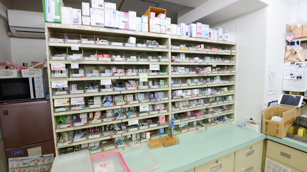 ニッコーファーマシー薬局の薬棚