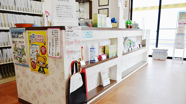琵琶湖さざなみ薬局の受付/カウンター