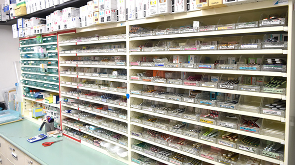 ふうり調剤薬局の薬棚