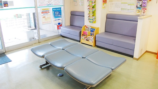 上町薬局の待合スペース
