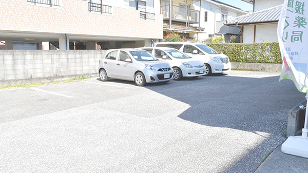 なんごく薬局の駐車場