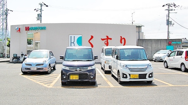 はまゆう薬局の駐車場