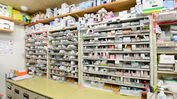 調剤薬局マリーン　河原町店の薬棚