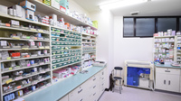 ピュア調剤薬局の薬棚