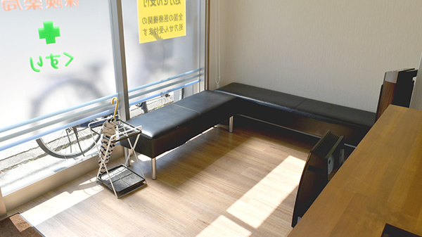 はなまる薬局の待合スペース