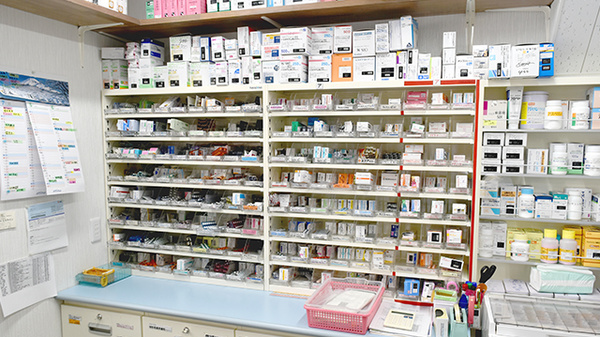 はなまる薬局の薬棚