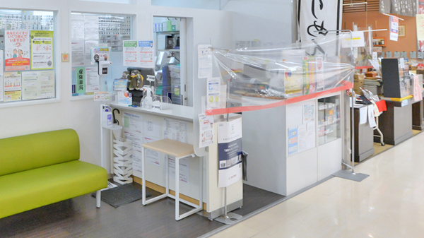 ほんべ薬局　長岡京駅前店の受付/カウンター