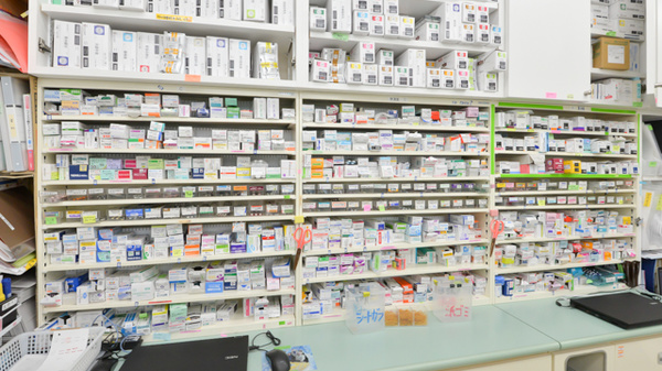 ココカラファイン薬局　アゼリア店の薬棚