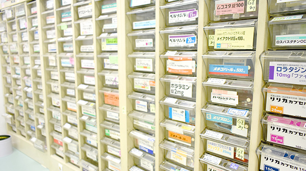 クリエイト薬局武蔵小金井店の薬棚