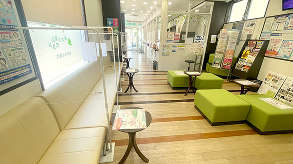 東淀川薬局　柴島店の待合スペース